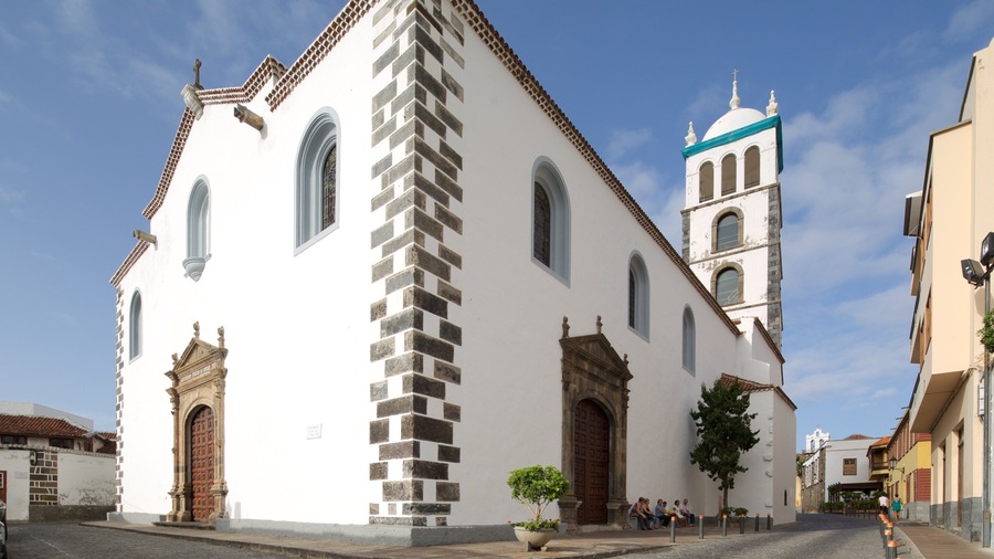 Garachico showing a church or cathedral