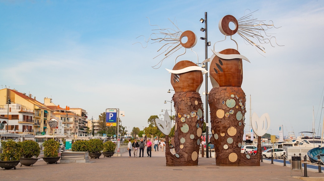 Cambrils which includes outdoor art