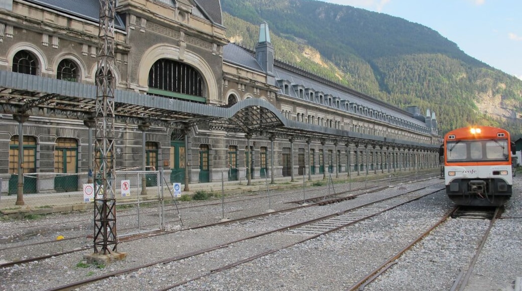 Tren en Canfranc