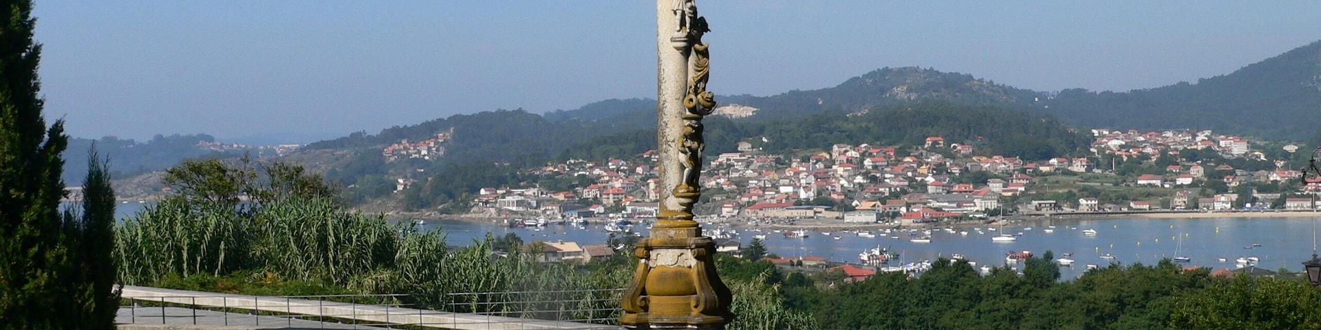 Cruceiro e ria de Aldan