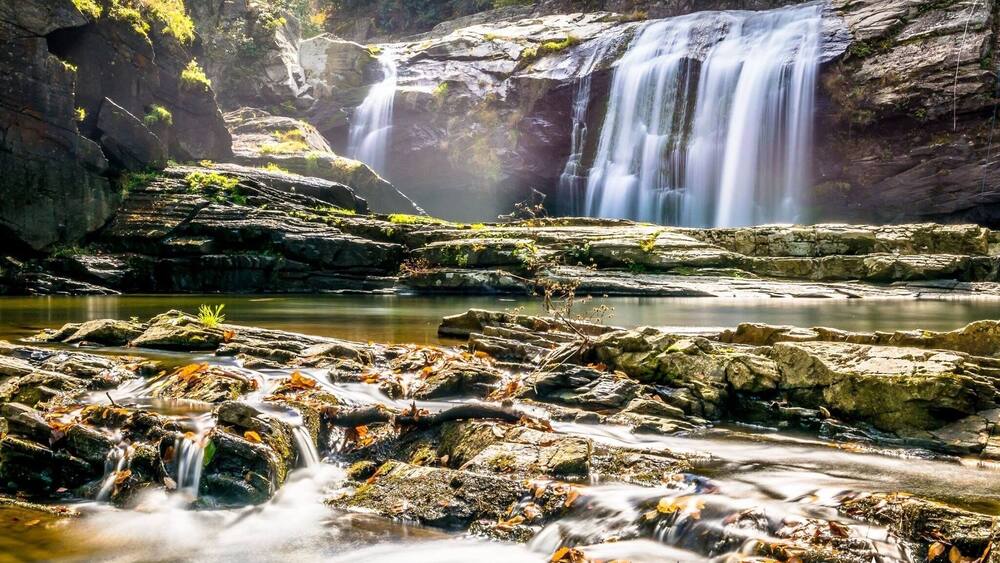 A beautiful waterfalls to relax and chill. Very easy hiking down the hill n hard to go back up.