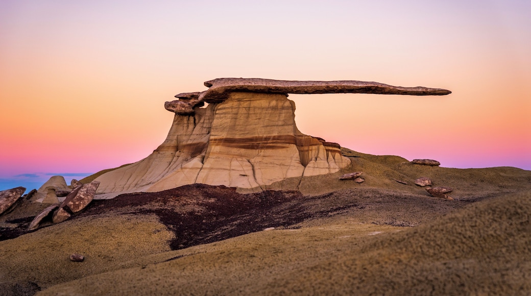 This strange formation is known as the King of Wings. Its location has been a well kept secret for a long time and is still hard to find. I want to keep it that way and will not provide the GPS coordinates of this gem.
It is located somewhere in the Ah Shi Sle Pah.
This photo was taken a couple minutes after sunset.
#GreatOutdoors
#Nature
