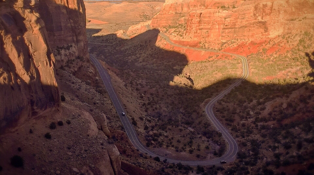 Fruita Canyon Overlook is a lofty roadside viewpoint at the head of four-mile-long Fruita Canyon on the west side of Colorado National Monument. The fenced overlook is reached by a 90-foot hike on a gravel path from a small parking area on Rim Rock Drive that’s 0.4 miles west of the park visitor center. Fruita Canyon, which begins near the monument’s west entrance station, is a steep canyon lined with towering Wingate sandstone walls. Rim Rock Drive snakes up the canyon below before climbing its west side. The canyon floor is composed of 1.5-billion-year-old rock that is the remains of an ancient mountain range. The broad Grand Valley, carved by the Colorado River, opens beyond Fruita Canyon. The northern horizon is an escarpment of the dark Book Cliffs topped with the lighter-colored Roan Cliffs. Note Balanced Rock, a precarious pinnacle by the right canyon wall, above the road below the overlook. #monumentvalley #viewcolorado #colorado #exploring #mykindoffun #mykindofday