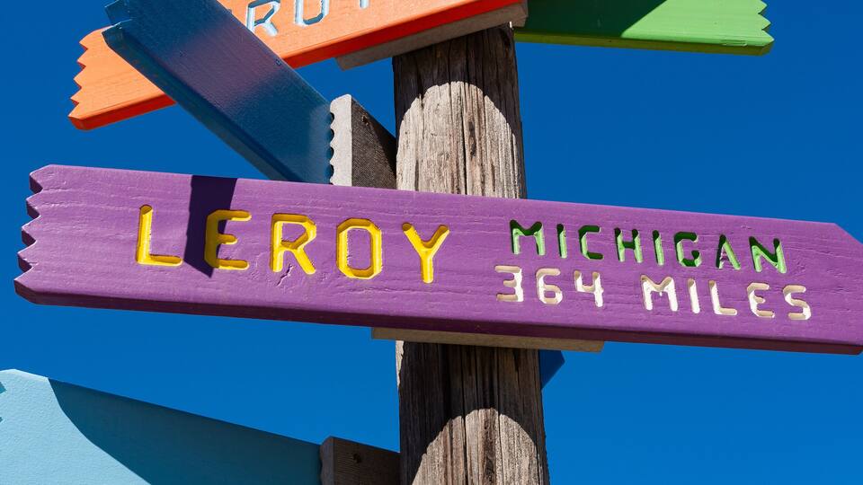 Directional sign