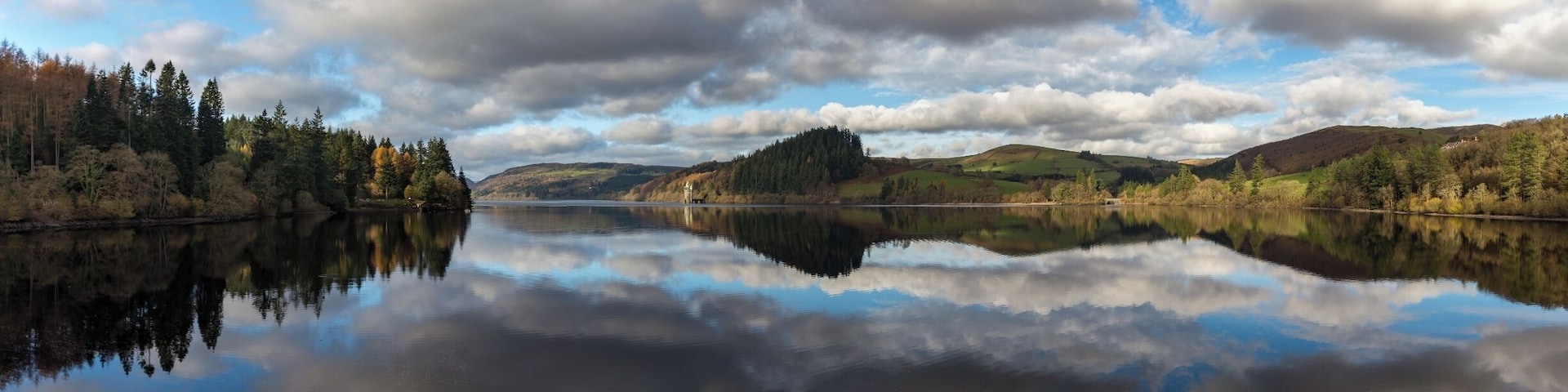 Perfect autumnal reflections in this 15 shot pano taken during a photography trip to the Lake District. We couldn't have picked a better day as the reflections made this place truly awesome. The reflections had actually disappeared as we crossed the bridge but as if by magic the ripples disappeared and the perfect reflection returned. #reflections