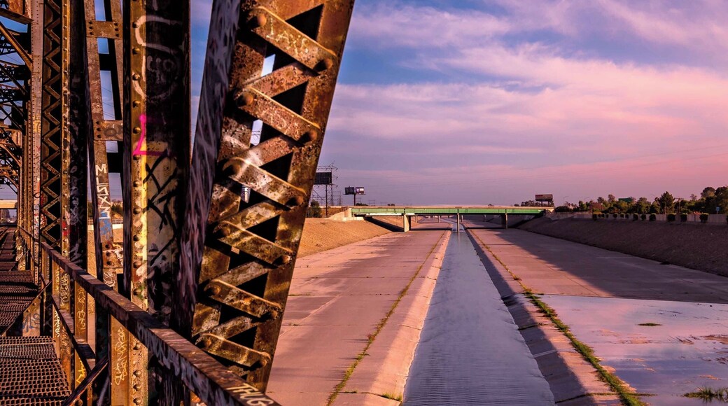 I found this bridge while driving on the 710 Fwy. I walked to the mid point on the bridge and snapped this shot.