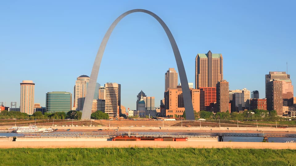 A city skyline with a prominent arch landmark.