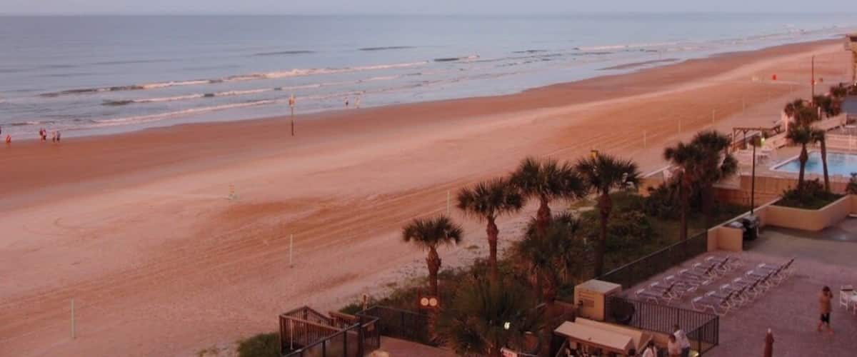 With its hard, white beach, Ormond became popular for the wealthy seeking relief from northern winters during the Floridian boom in tourism following the Civil War. 
#Golden
#GreatOutdoors Photo #Nature