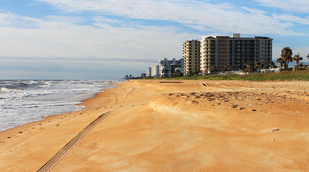 Looking south along Ormond Beach, Florida. Ocean to the left, hotels and condo buildings to the right.