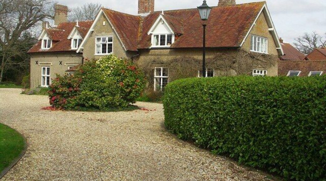 Hart's Farmhouse The farm is long-gone - now covered with housing, but the old farmhouse still stands proud.