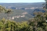 From Bundanoon you can walk into the Morton national park. There are several paths of which one leads you along the rim of this beautiful landscape