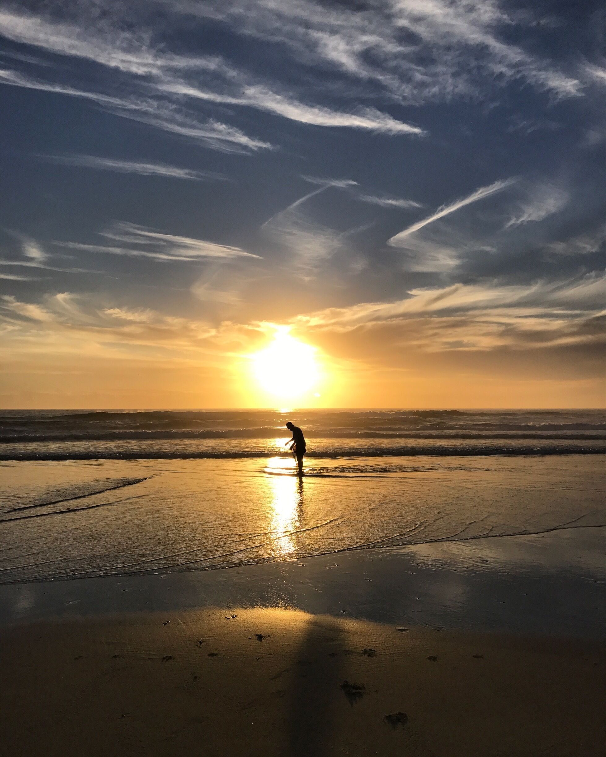 Daybreak - a fisherman digs for bait (pipis) on Salt Beach. Vongole #pipis #daybreak #vongole #salt #kingscliff #lifeatexpedia #BeachBound