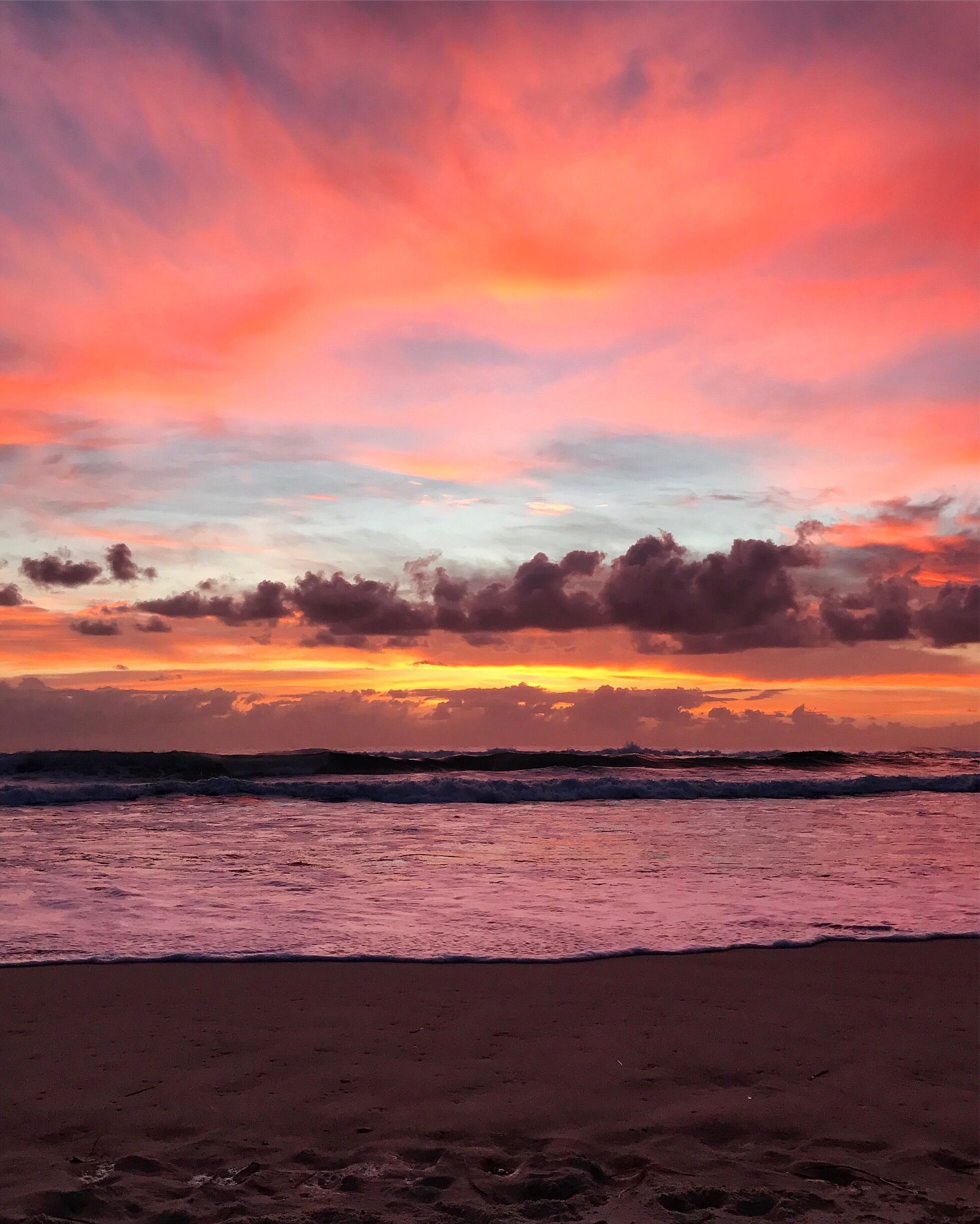 10,000 miles away... This shot recalls such beautiful Christmas Day memories. #dawn #pink #vivid #sunrise #ocean #saltbeach #kingscliff #summerland #northcoast #australia #lifeatexpedia #BeachBound