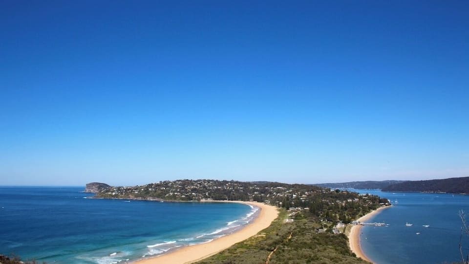 A steep walk but worth it for sure. Lots of stairs so bring water, sunscreen, and enjoy the view. to one side you are looking down palm beach towards Sydney and the next you are looking at Pearl Beach, and Central Coast. The lighthouse is an amazing sight and you can sit all along the rocks on either side and just sun bathe with the lizards. Lovely spot for sure! #colourful