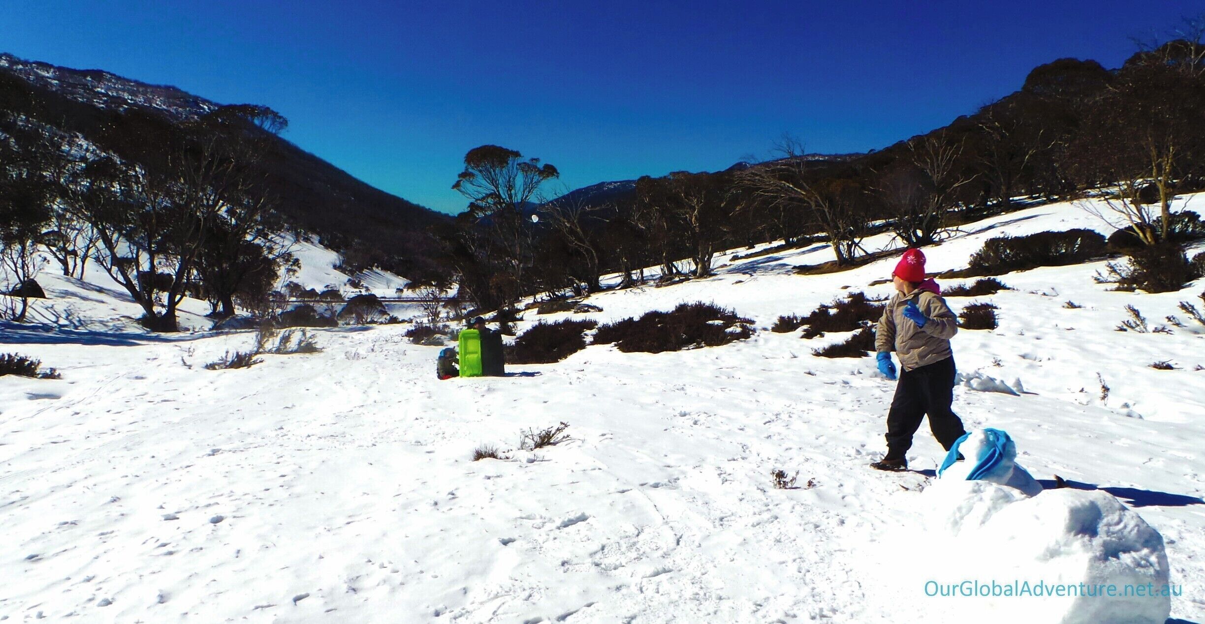 Just a few KMS from Thredbo, on the side of Mt Kosciusko is Dead Horse Gap. A great spot to stop and let the kids play on the Toboggan, without the expense of the resorts. For a simple day in the snow, this is a great choice for the NSW snow fields. #snow