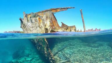 Ever wanted to know what it's like to swim through a shipwreck? On @heronisland you can find out! âïžâïžđ đąđ
#GoProANZ #visitgladstone #southerngreatbarrierreef #thisisqueensland #seeaustralia
