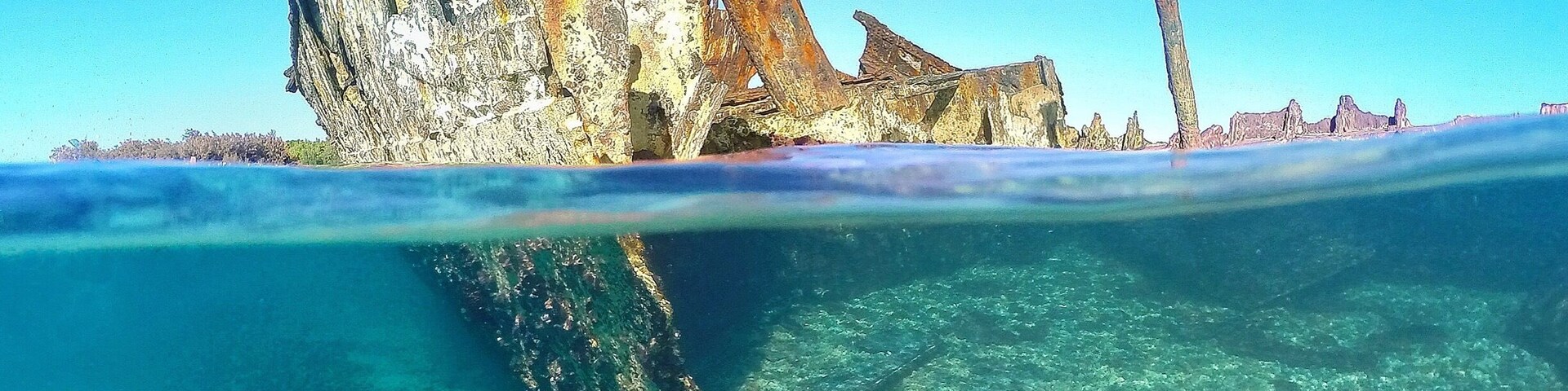 Ever wanted to know what it's like to swim through a shipwreck? On @heronisland you can find out! ⚓️☀️🐠🐢😀
#GoProANZ #visitgladstone #southerngreatbarrierreef #thisisqueensland #seeaustralia