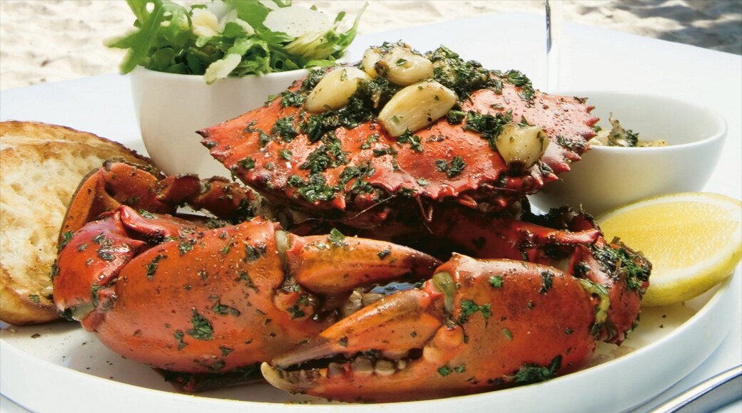 Noosa Heads showing food