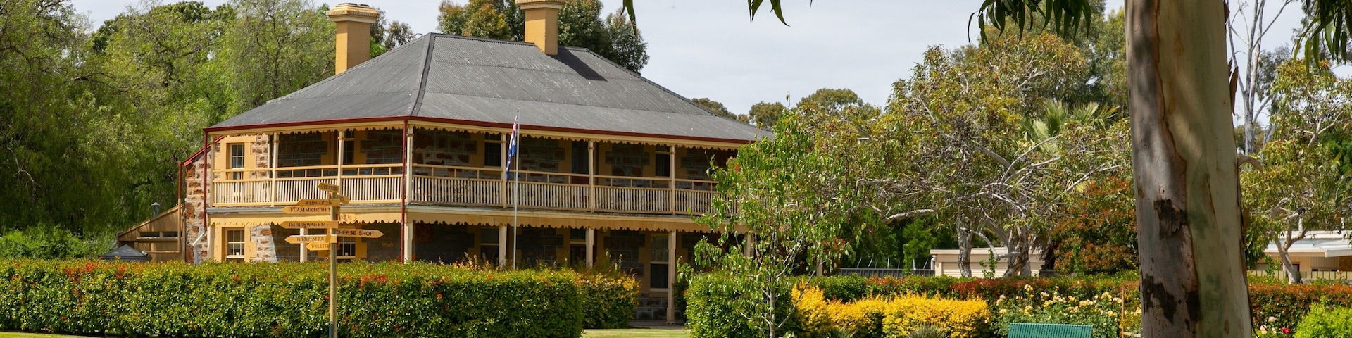 Nuriootpa showing a house and a park