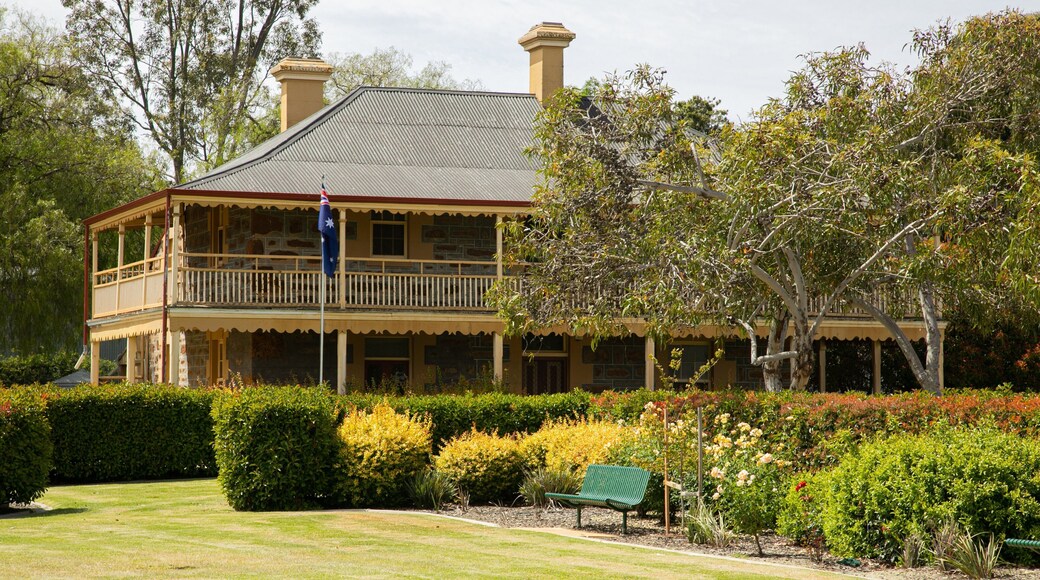 Nuriootpa which includes a garden and a house