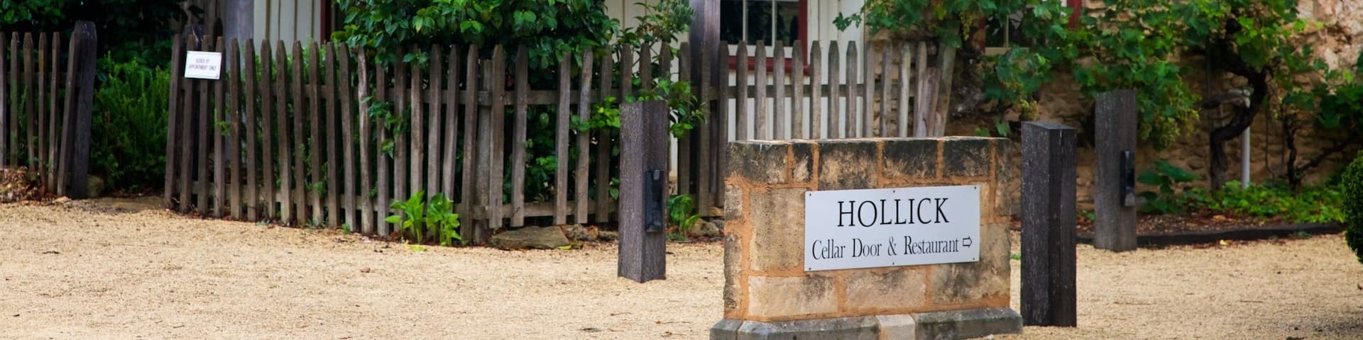 Penola welches beinhaltet Haus und Beschilderung