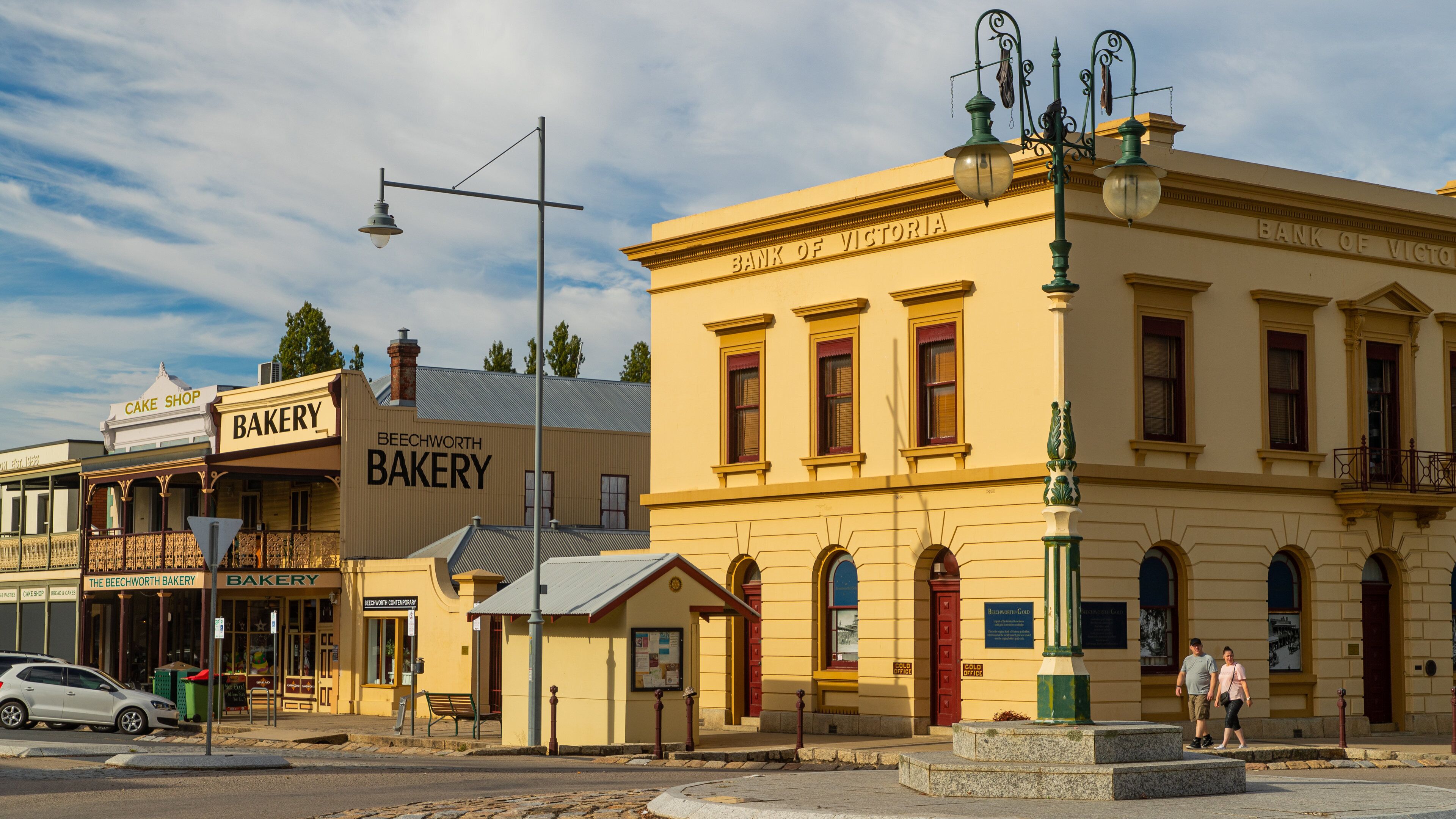 A street with buildings labeled "Bank of Victoria" and "Beechworth Bakery."