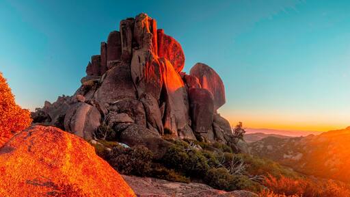 Known as a ski resort in winter, Mt Buffalo has a lot to offer all year round. It is close enough to Bright for it to be an easy day trip up if you want to stay in hotels, if you are the type that love camping then it has an amazing camping ground. The park is dotted with some of the best walking trails that I have been on and some of the most amazing views. Mt Buffalo has it all, stunning vistas of the surrounding valleys, truely unique rock formations, stunning waterfalls and it is also abundant with native wildlife.