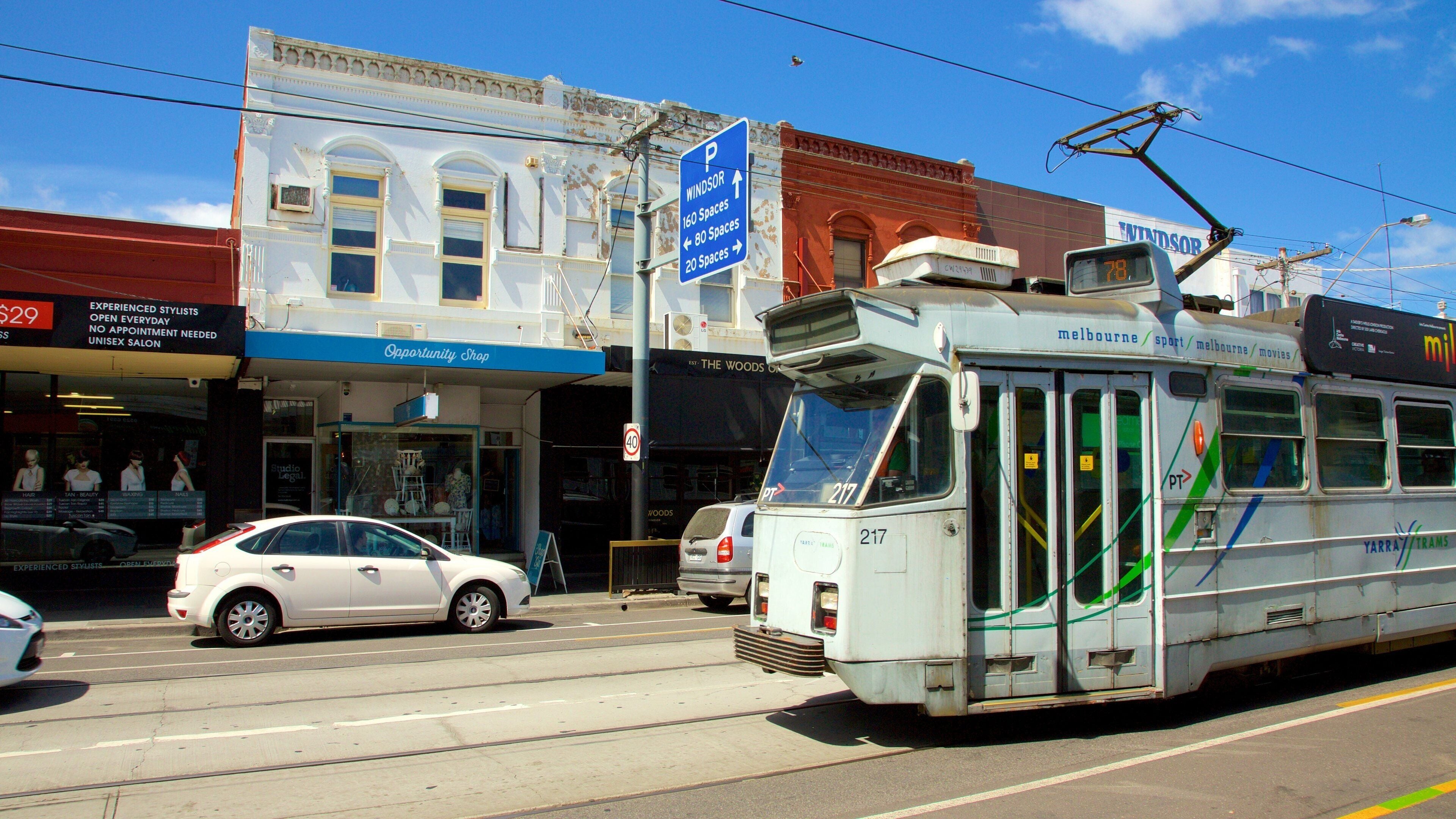 Windsor mit einem Autotour und Straßenszenen
