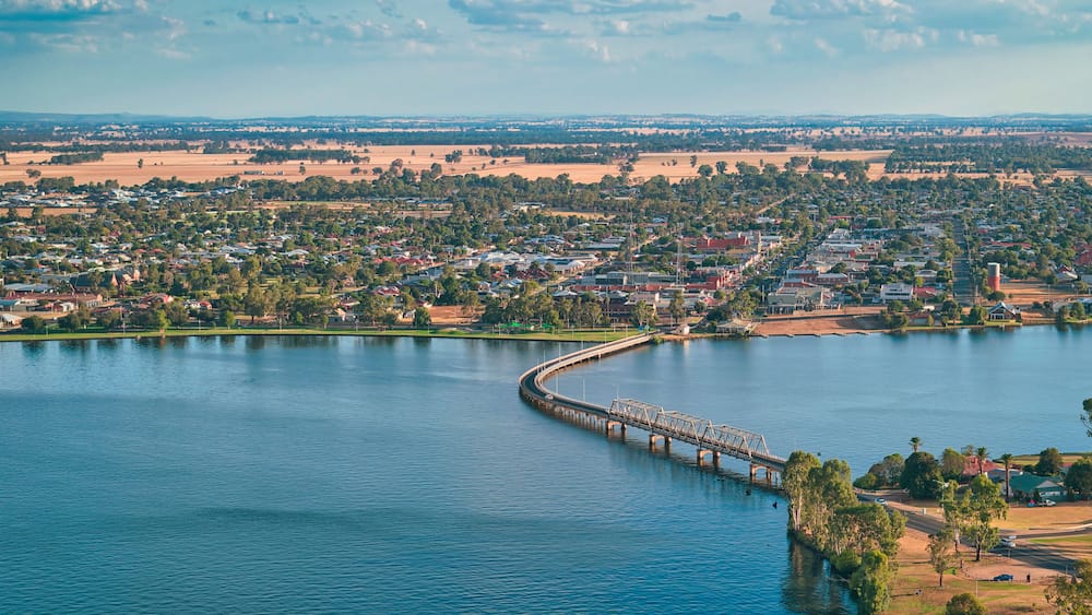 Yarrawonga Mulwala bridge over Lake Mulwala with Yarrawonga beyond