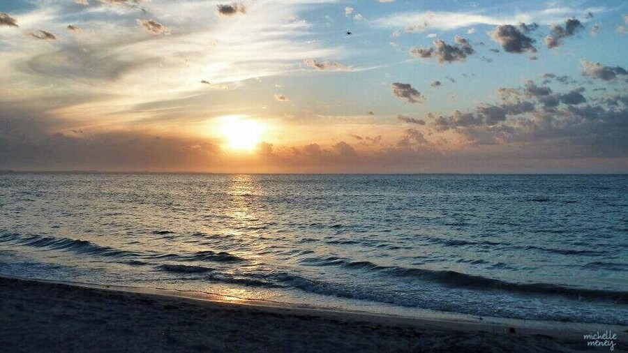 Sunset at Coogee Beach, Western Australia
Away from the tourists you still get amazing white sand and those beautiful WA sunsets.
#LifeAtExpedia #AquaTrove
#Hometown
#BeachTips