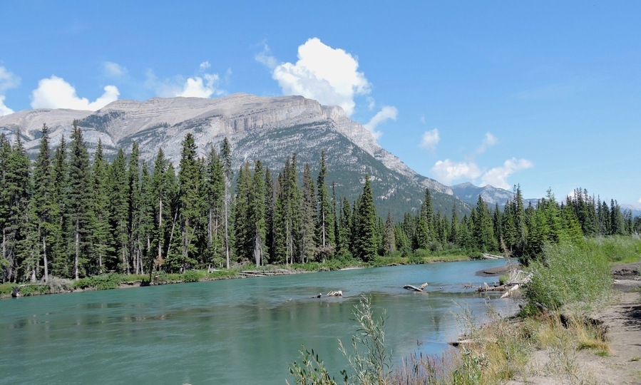 Bow River at Dead Man's Flats, Alberta.
#River
#Mountains