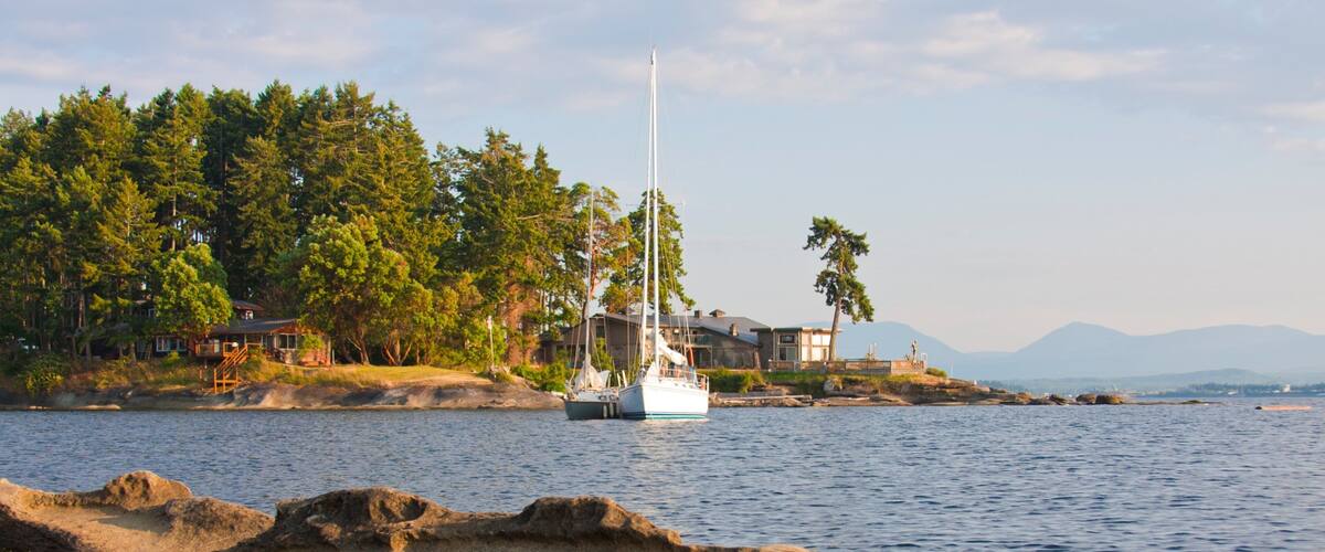 Gabriola Island which includes sailing and general coastal views