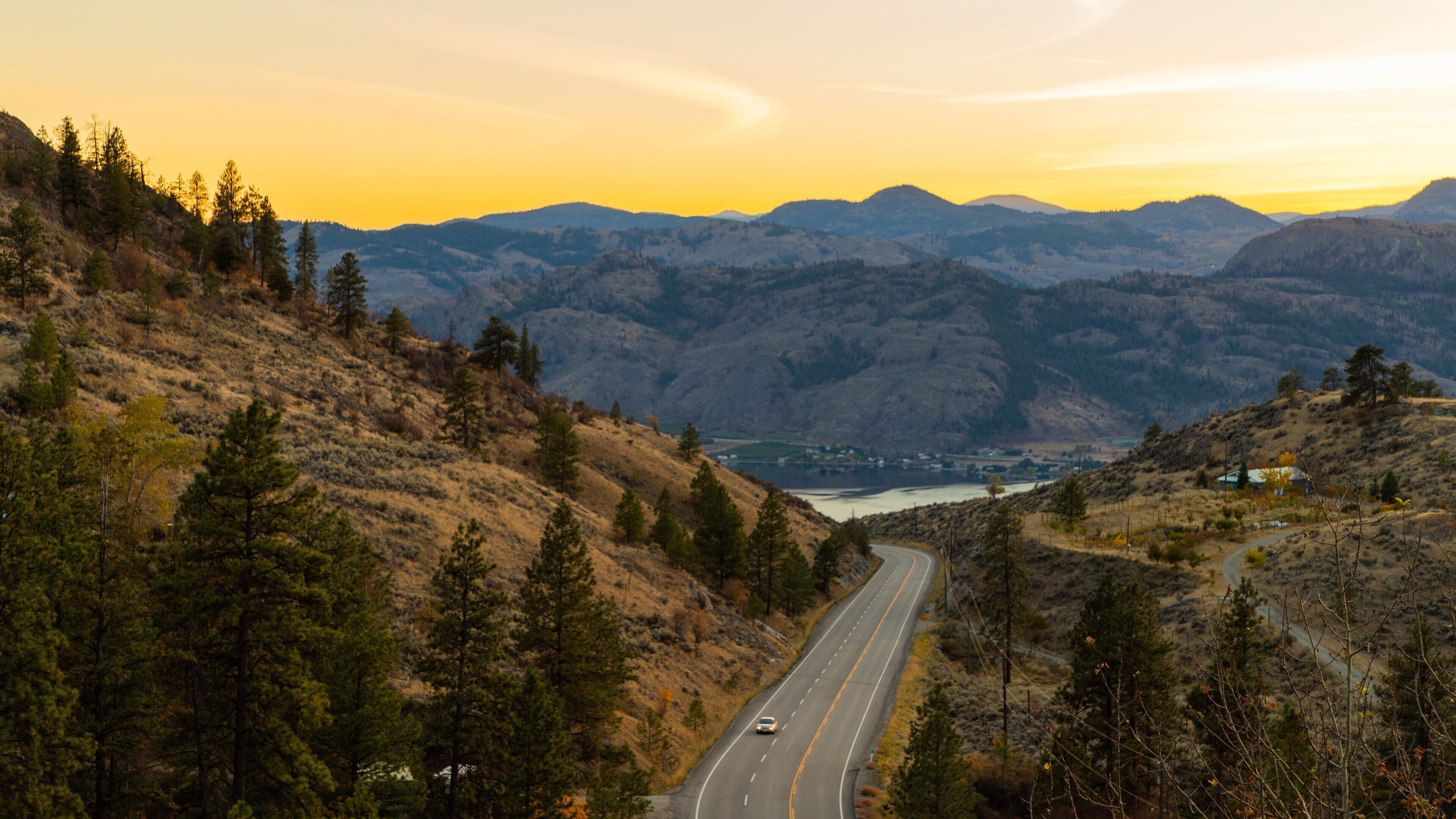 Osoyoos showing landscape views, a sunset and mountains