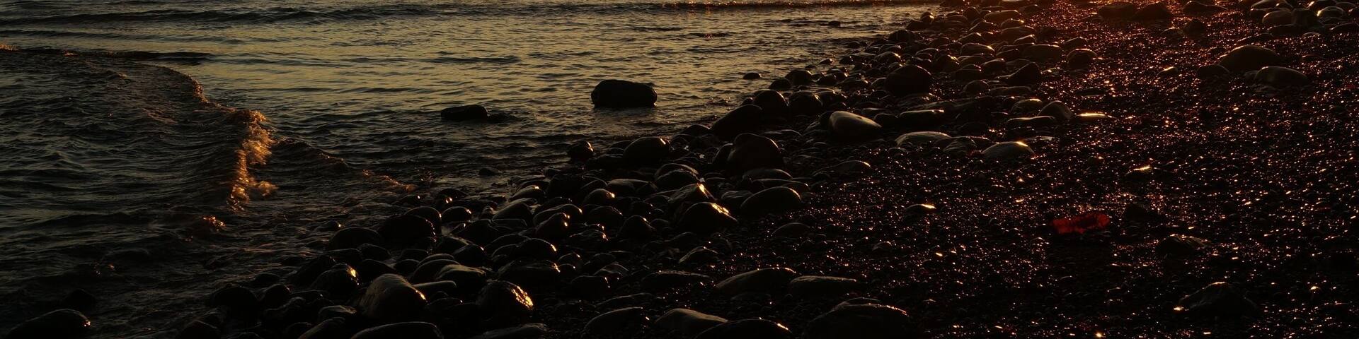 The quiet town of Qualicum Beach is one of those perfect places to watch the sunset, Sunshine reflecting on the water and wet rocks. The last bit of heat warming your face...sigh... #GoldenHour #AquaTrove