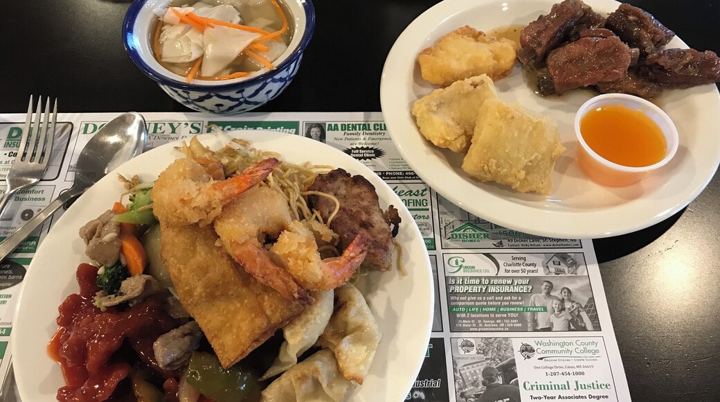 Friday night it Buffet night at Fortune River, all you can eat for around $17 Canadian . I had Wonton Soup , left plate has - General Tao’s Chicken, Crispy Pork Wontons, Pork Chop, Battered Shrimp, Beef Broccoli, Egg Roll, and some Chow Mien . On the right plate is Battered fish ( Haddock ) and Honey Garlic Pork Ribs .. well worth the money and the service is great. Comes with dessert. #Trovember