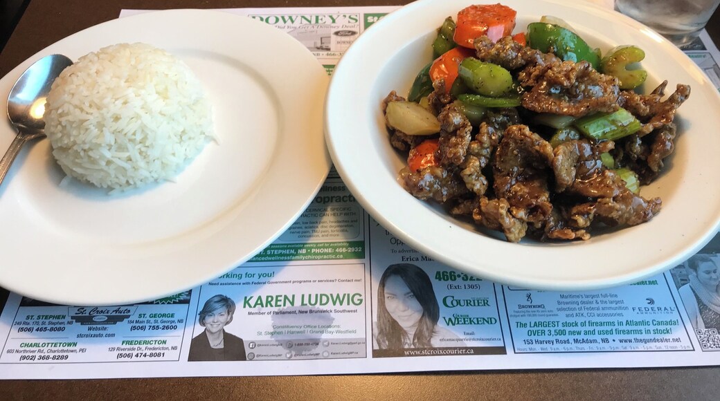 Green pepper and Beef sauté from the Vietnamese portion of the menu at Fortune River Restaurant It was my first time trying this menu item and I was not disappointed. The food from this place is always good. #Trovember
