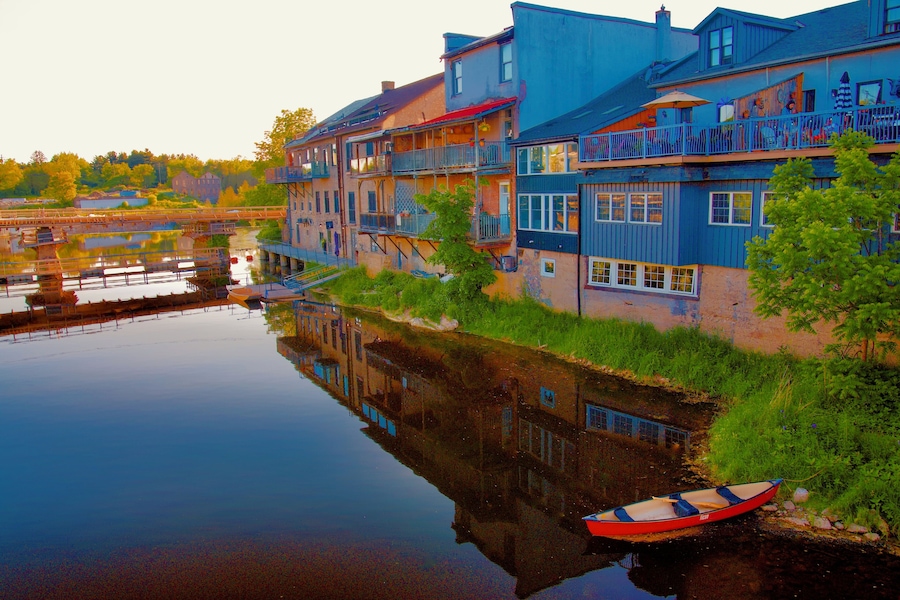 Elora, frequently named to lists of Ontario's prettiest small towns in Canada. Many tourists visit there on day trip, especially on weekend and during the summer time. This little town attracts by the historic nature of the town, and gorgeous Elora Gorge.
#Elora #Ontario #Canada #reflection #GrandRiver #riverside