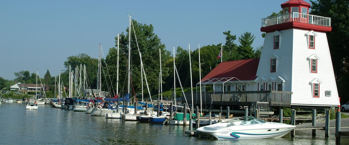 Grand Bend qui includes phare et baie ou port