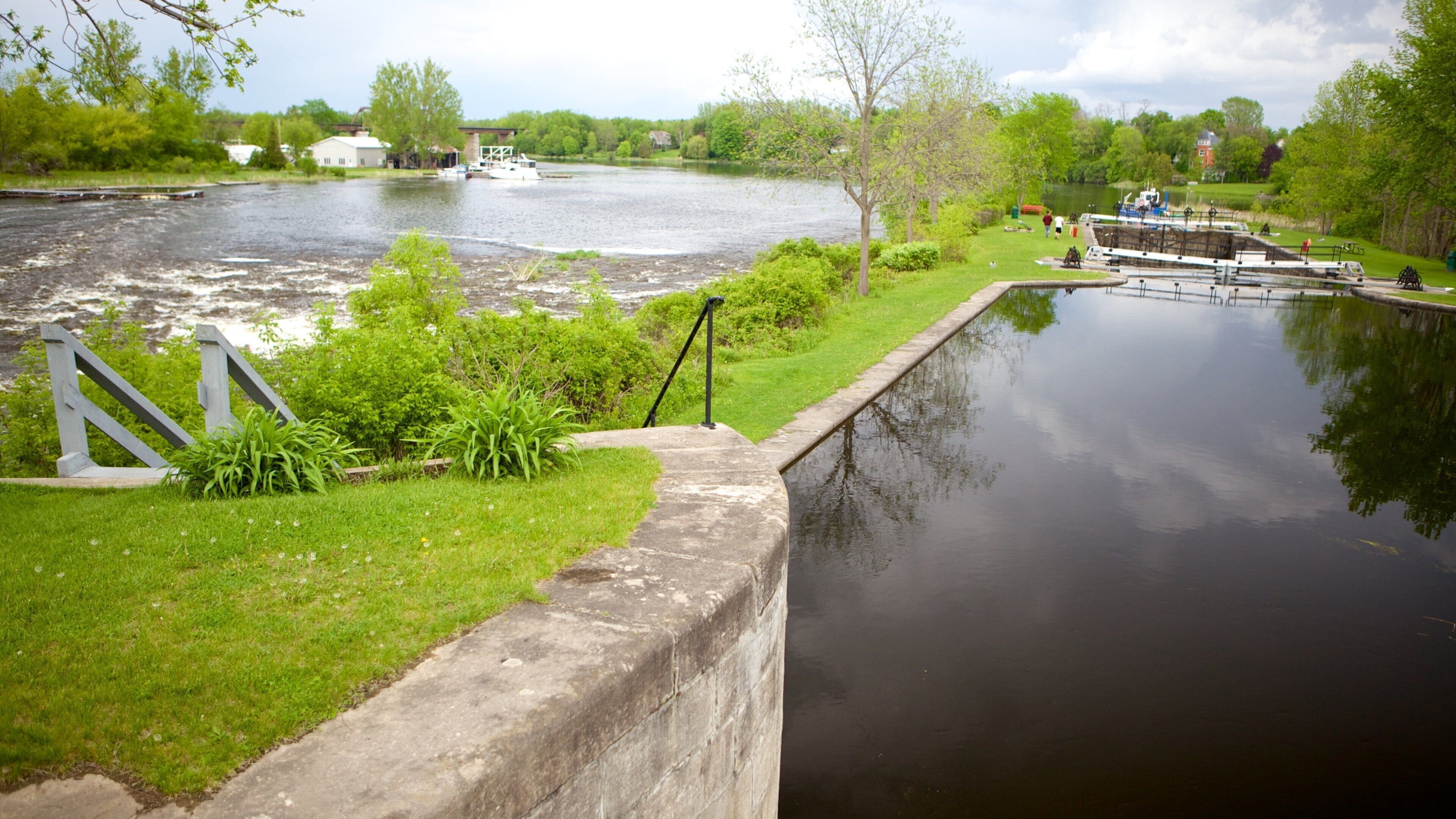 Merrickville showing a river or creek