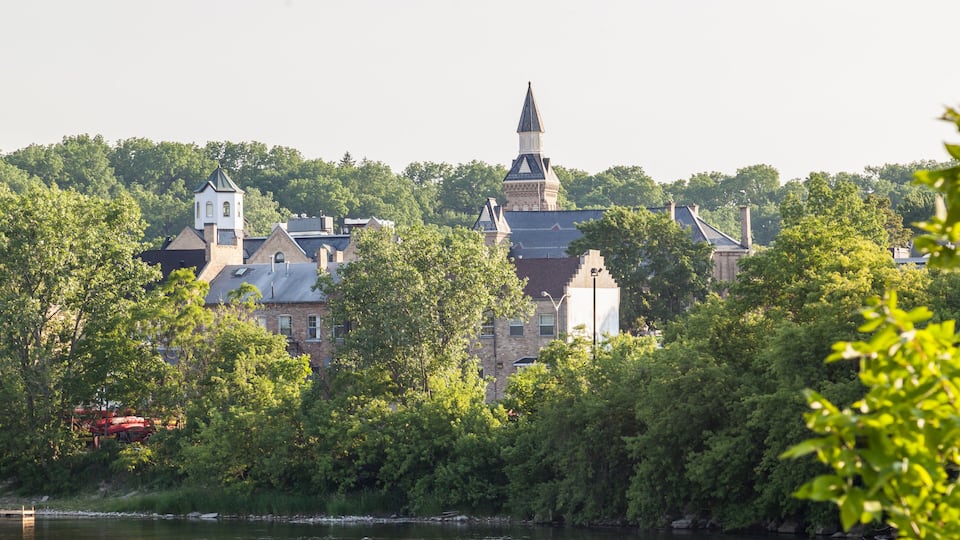 View of Town Paris, Ontario, Canada
Paris, the town was established in 1850, voted "the Prettiest Little Town in Canada" by Harrowsmith Magazine