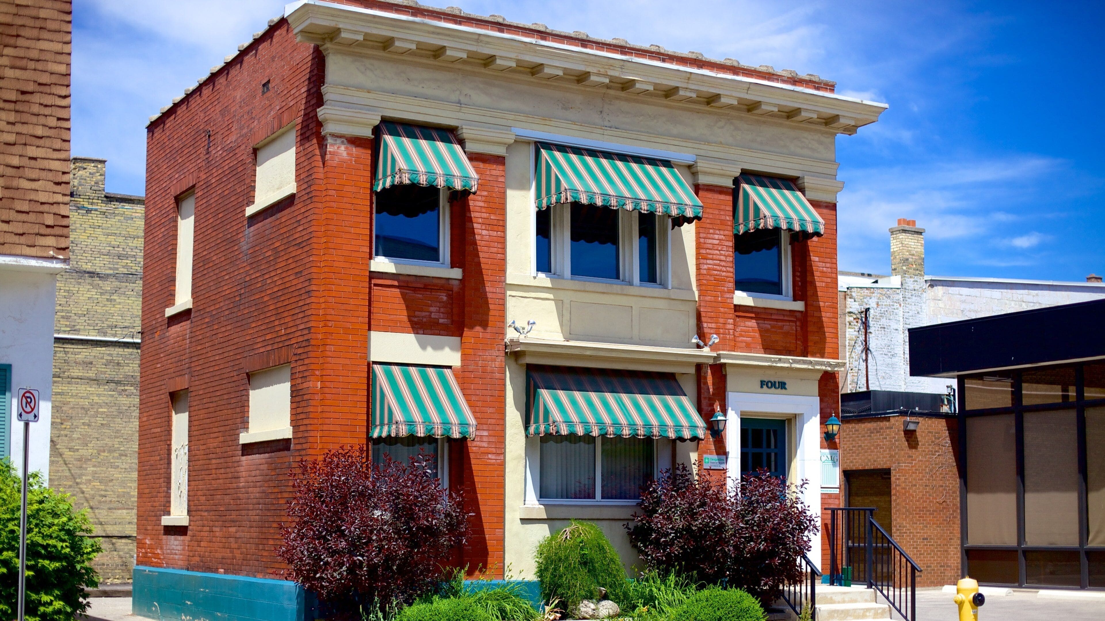 St. Thomas featuring a house