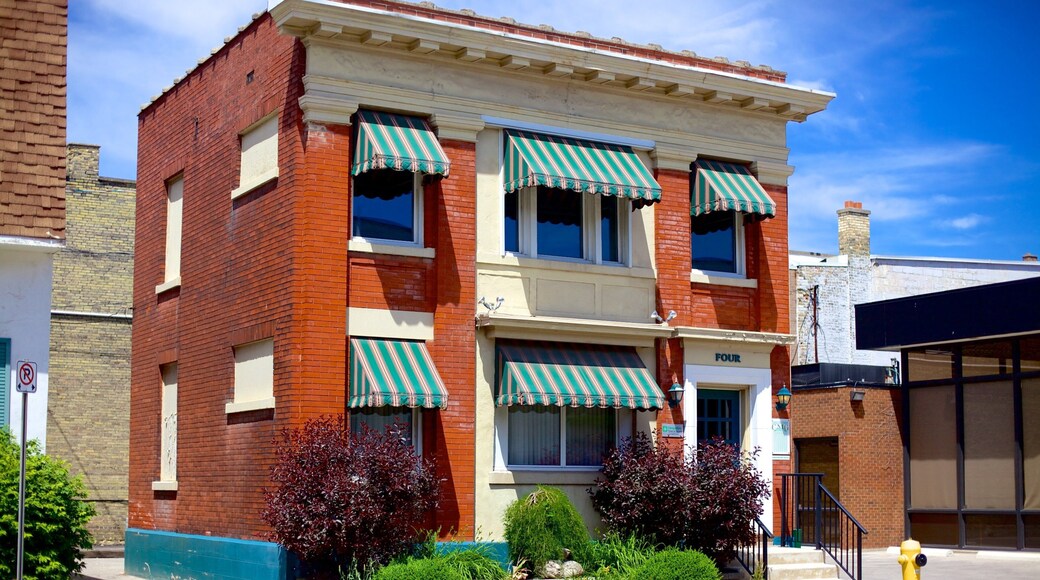 St. Thomas featuring a house