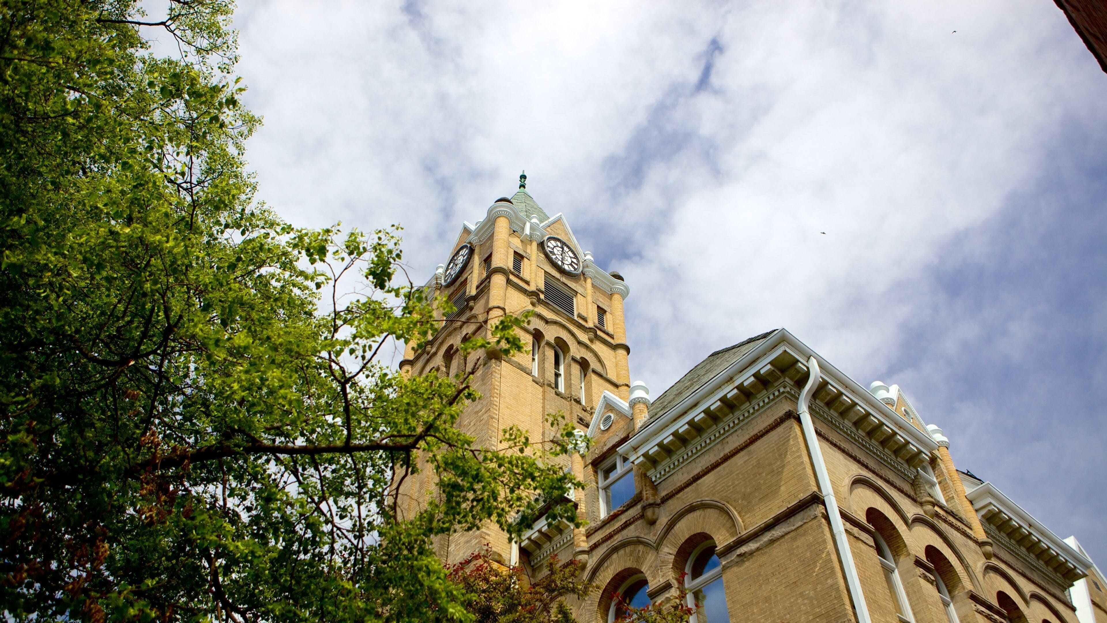 St. Thomas which includes heritage architecture