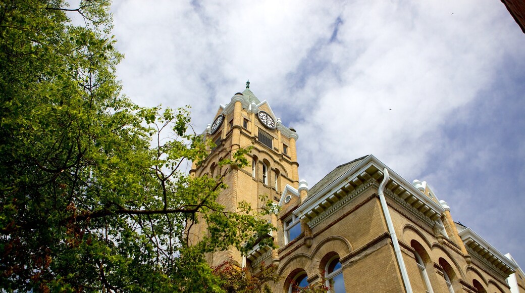 St. Thomas which includes heritage architecture