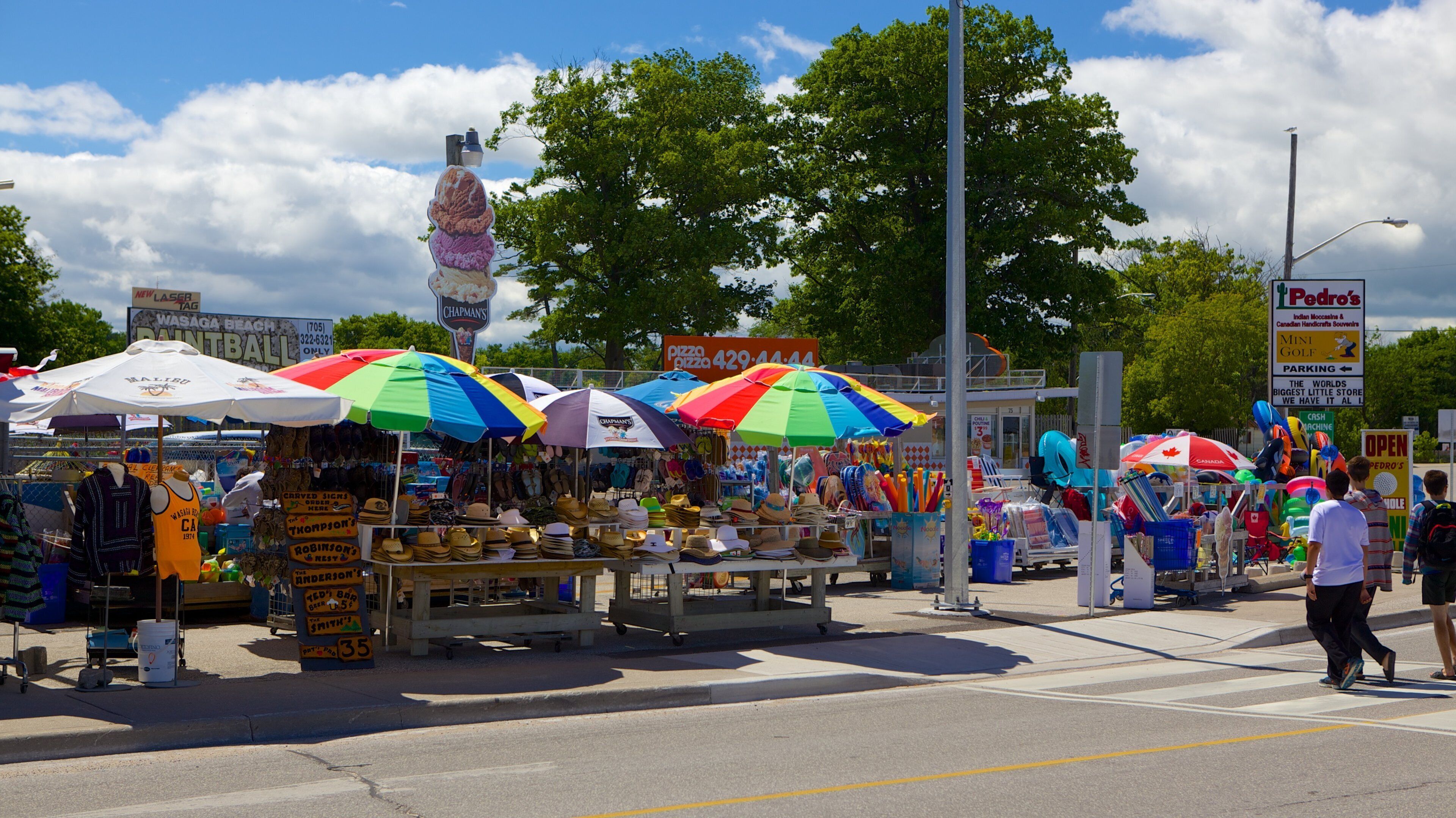 Wasaga Beach mostrando escenas urbanas y mercados