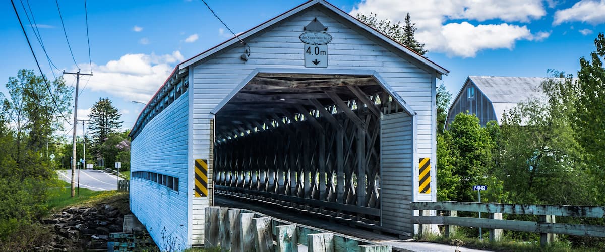 A covered bridge with a sign indicating a 4.0m clearance.