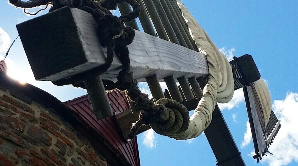 A working windmill for grinding flour on l'Isle-Aux-Coudres in Charlevoix Quevbec. Love the angle of the blades and sails against a blue sky #BVSBlue
