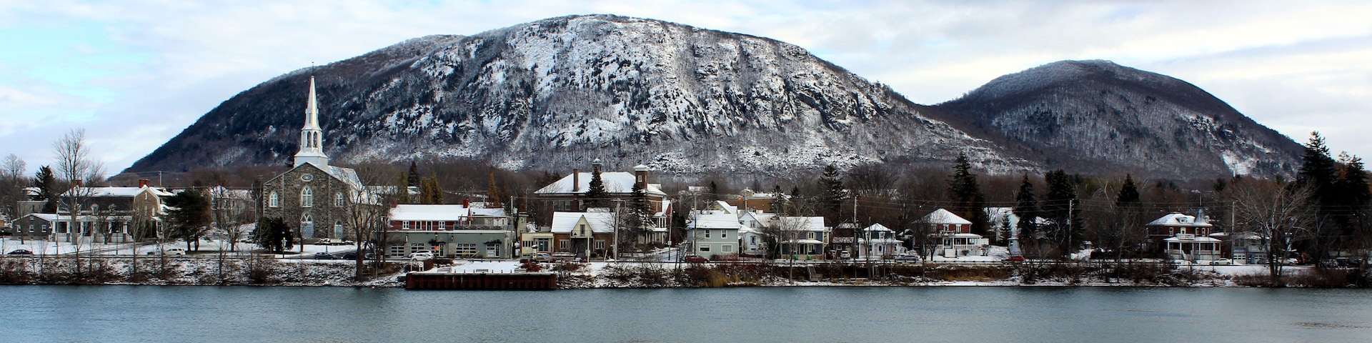 Mont-St-Hilaire, Quebec, Canada in early winter