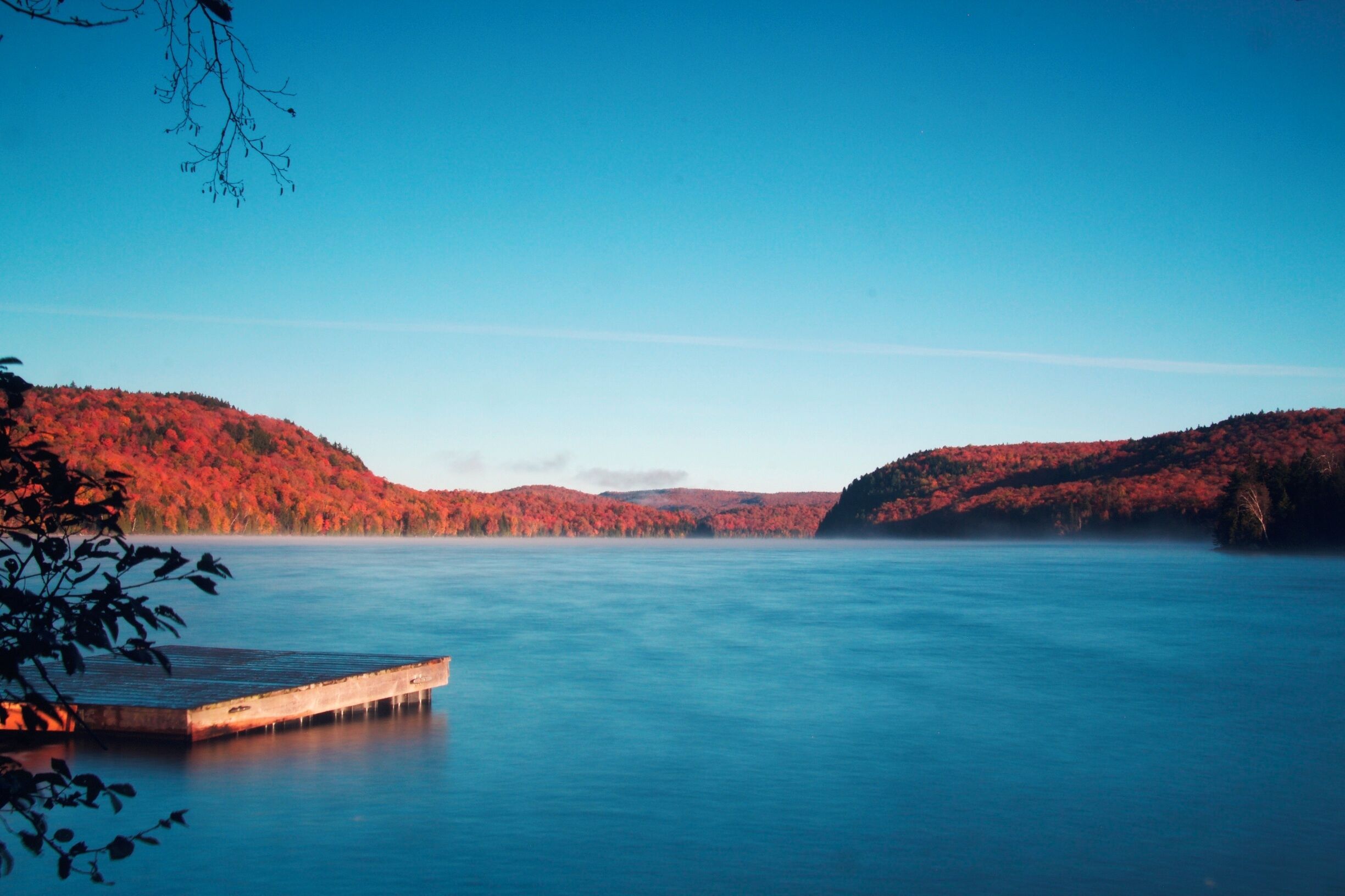 A bit of early morning Fall colours at Lac La Pêche in Mauricie National Park. Nothing too fancy but some pretty nice walking trails :) #BVStrover
