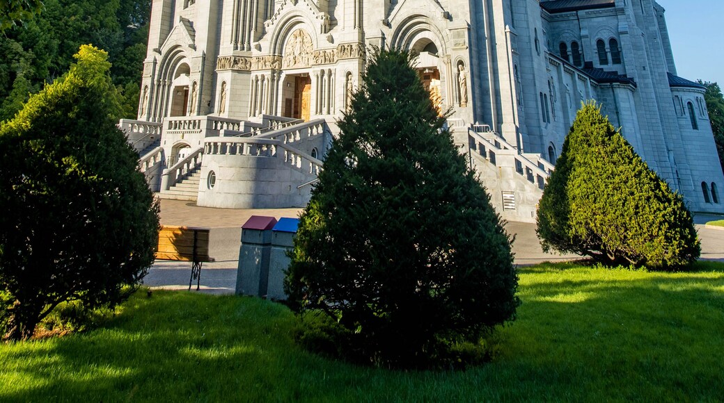 Scenic Basilica of Sainte-Anne-de-Beaupre panoramic view